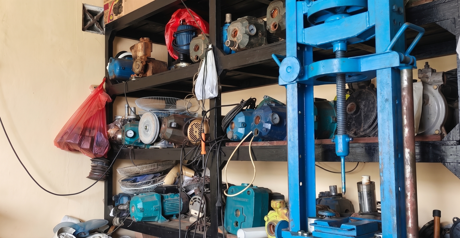 Interior layanan pompa air PumpTirta